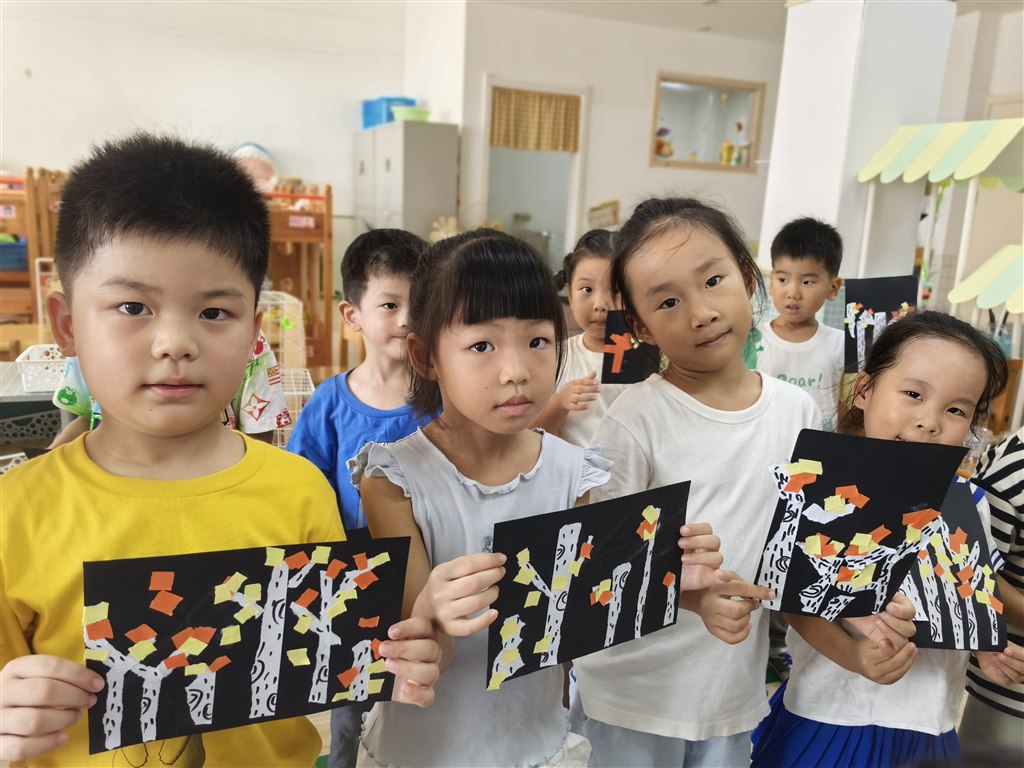 白桦树展.jpg 白桦树展.jpg