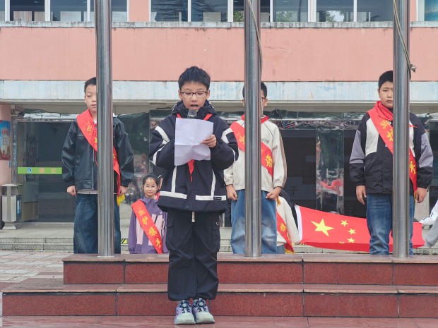 国旗下讲话.jpg