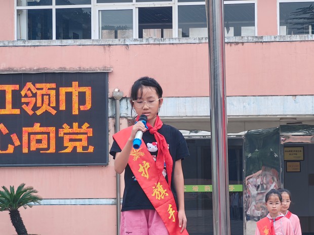 护旗手吴晨熙.jpg