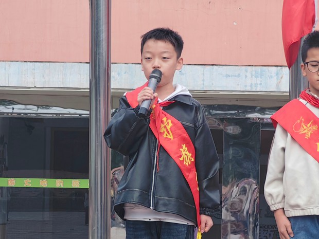 护旗手方皓轩.jpg