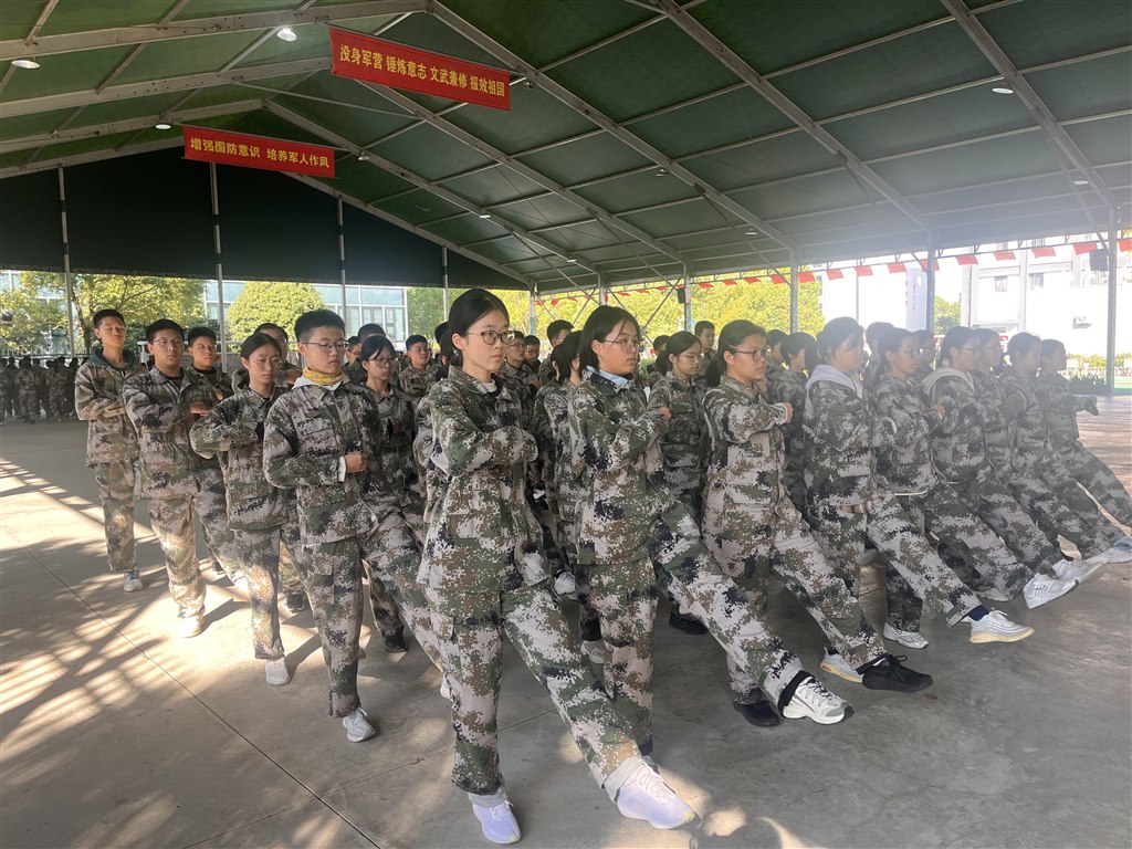 正步2.jpg 正步2.jpg