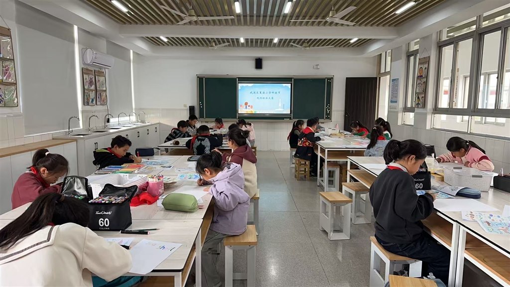 科幻画1.jpg 科幻画1.jpg