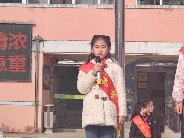 护旗手李朵菱.jpg 护旗手李朵菱.jpg