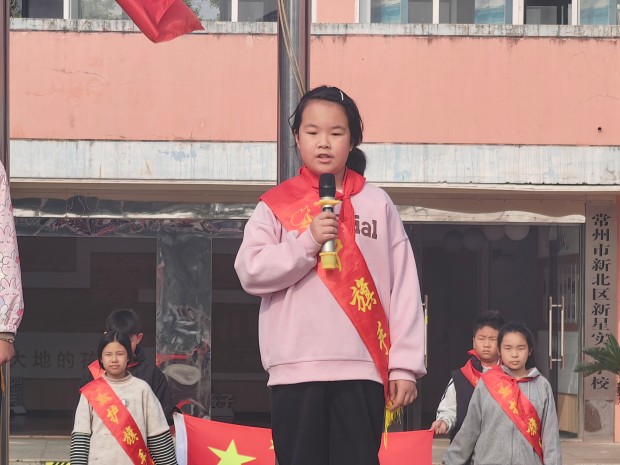 护旗手徐贤姝.jpg 护旗手徐贤姝.jpg