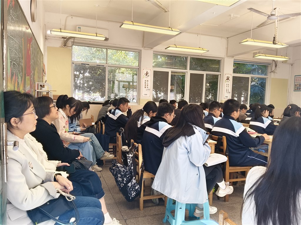 ED55841688E03B18FD21C09F0EA92C4B.jpg ED55841688E03B18FD21C09F0EA92C4B.jpg