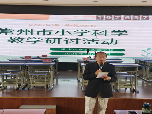 市教研员 瞿晓锋.jpg