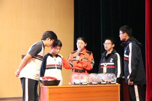 102504.jpg 102504.jpg