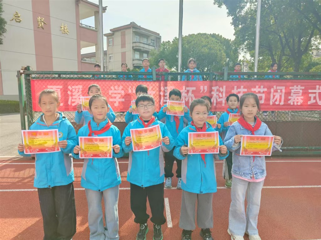 闭幕3.jpg 闭幕3.jpg