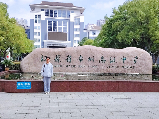 杨一.png 杨一.png