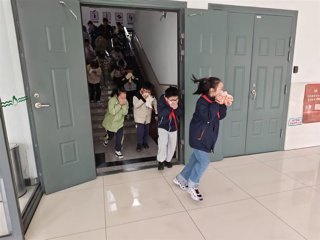 20251104消防疏散演练 (6).jpg