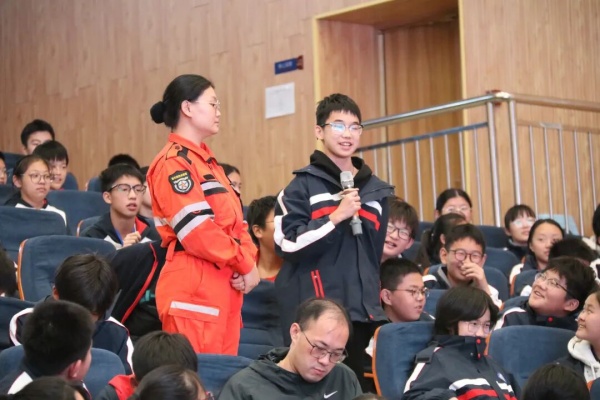 102502.jpg 102502.jpg