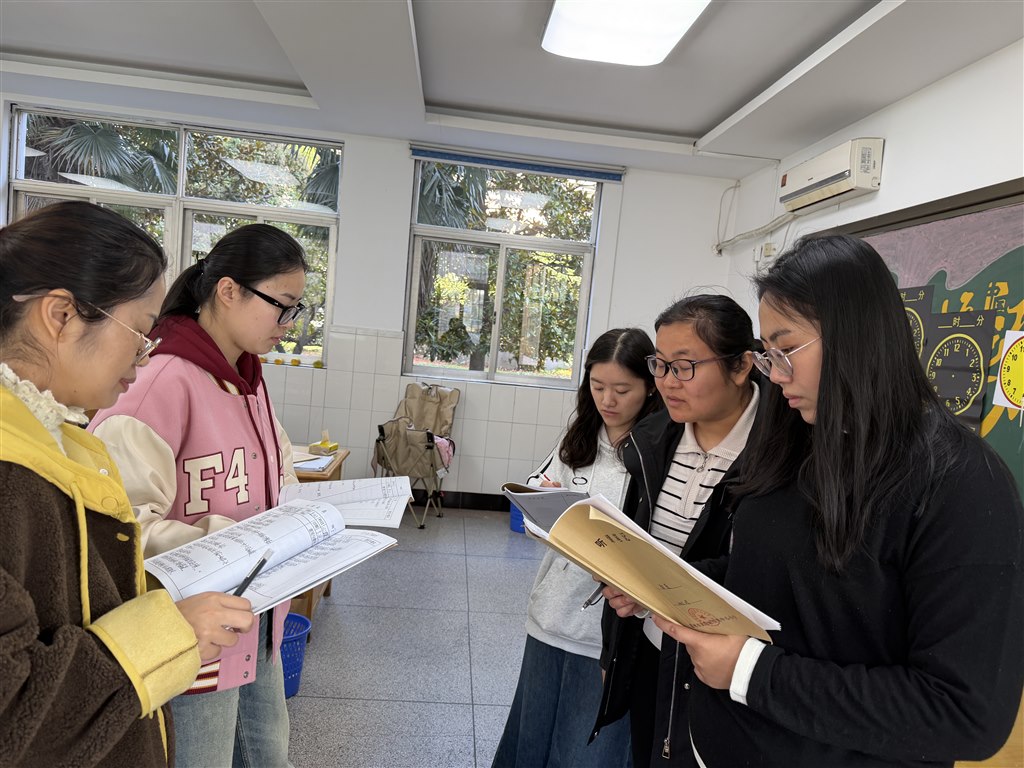 ff82d3bc4e05519e1bc7a11a7d721bd.jpg ff82d3bc4e05519e1bc7a11a7d721bd.jpg