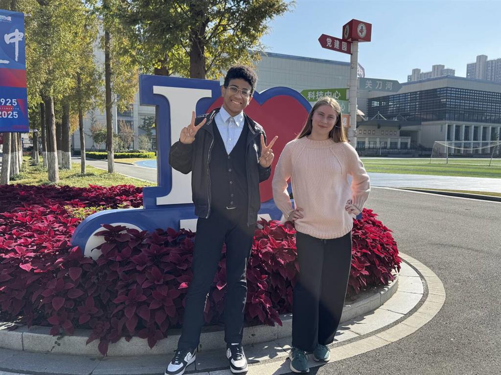 ada和Simon合影.png ada和Simon合影.png