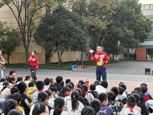 灭火1.jpg 灭火1.jpg