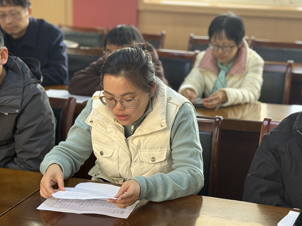 施老师.png 施老师.png