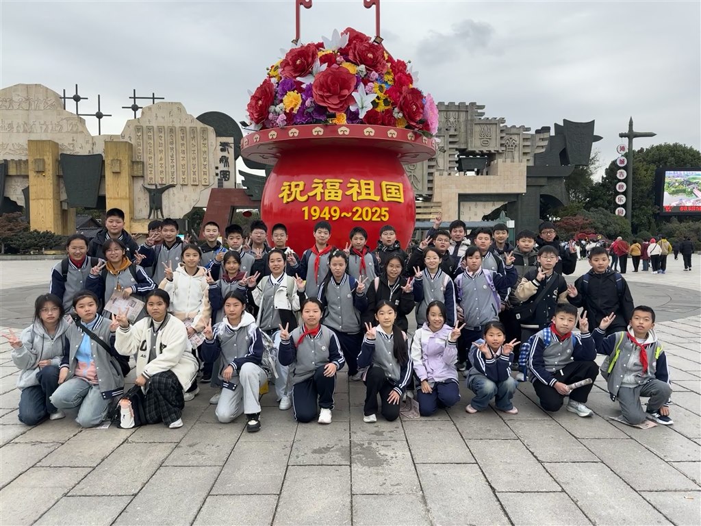 七6班集体照.JPG 七6班集体照.JPG