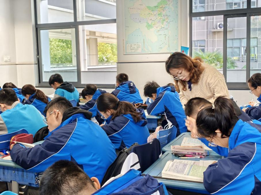 吕虹.png 吕虹.png