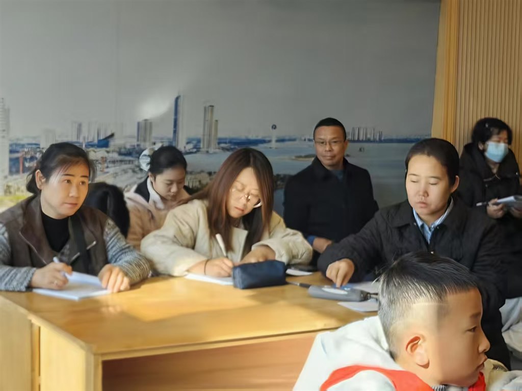 内蒙古老师听课.jpg 内蒙古老师听课.jpg