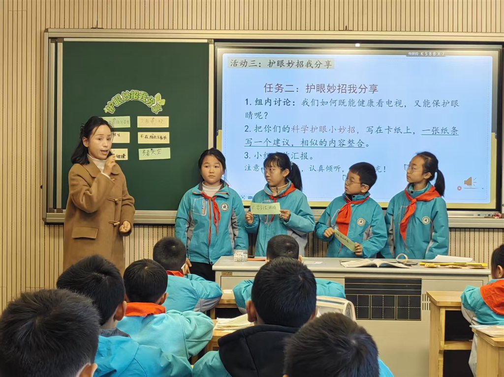 史老师上课.jpg 史老师上课.jpg