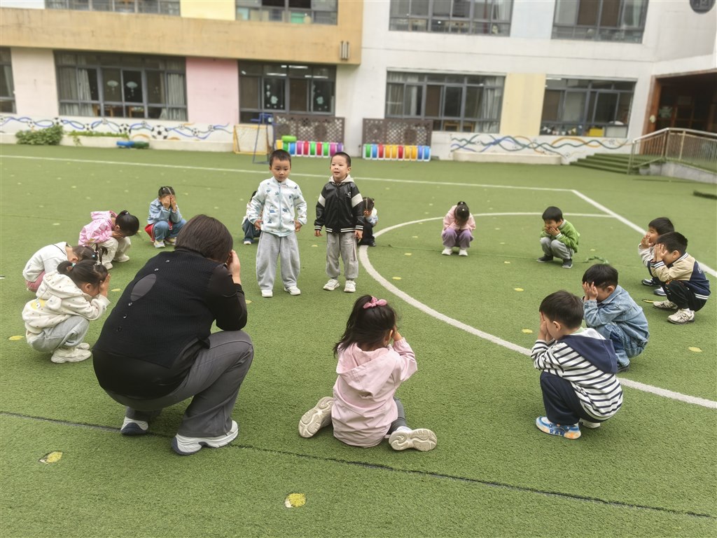 民间游戏1.jpg 民间游戏1.jpg