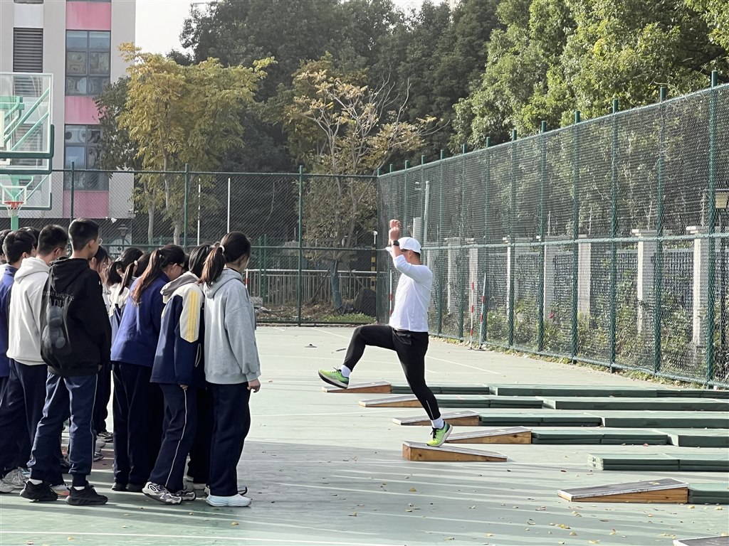 冯老师上课.JPG