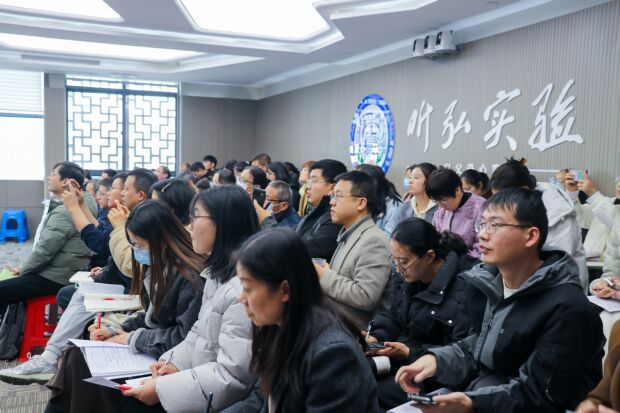 听课照片.jpg 听课照片.jpg