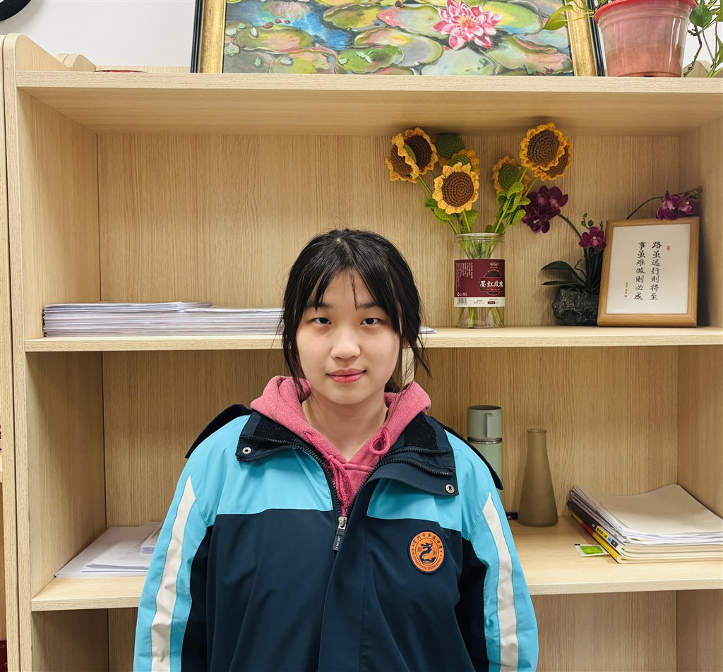 高三17班11月尚美之星-黄羽澄.JPG 高三17班11月尚美之星-黄羽澄.JPG