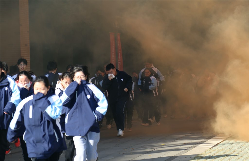 全校疏散8.JPG 全校疏散8.JPG