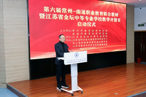 主持人.jpg 主持人.jpg