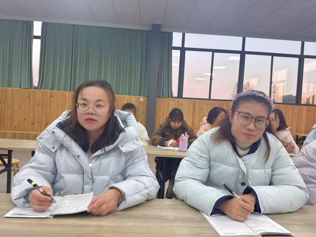 最后研讨环节.jpg 最后研讨环节.jpg