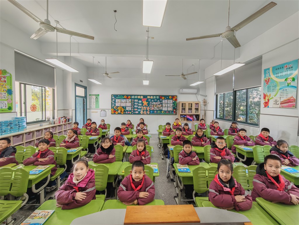 整班朗读1.jpg 整班朗读1.jpg