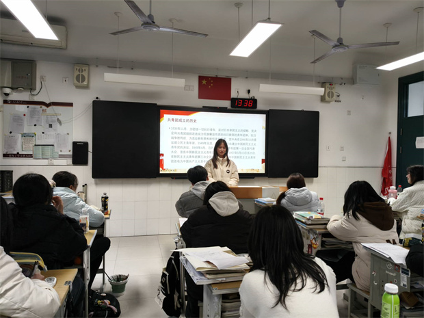 讲课图.jpg