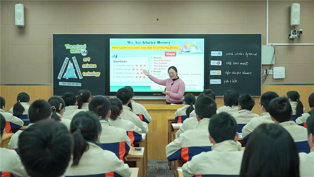 图四：陈蕾上课.png