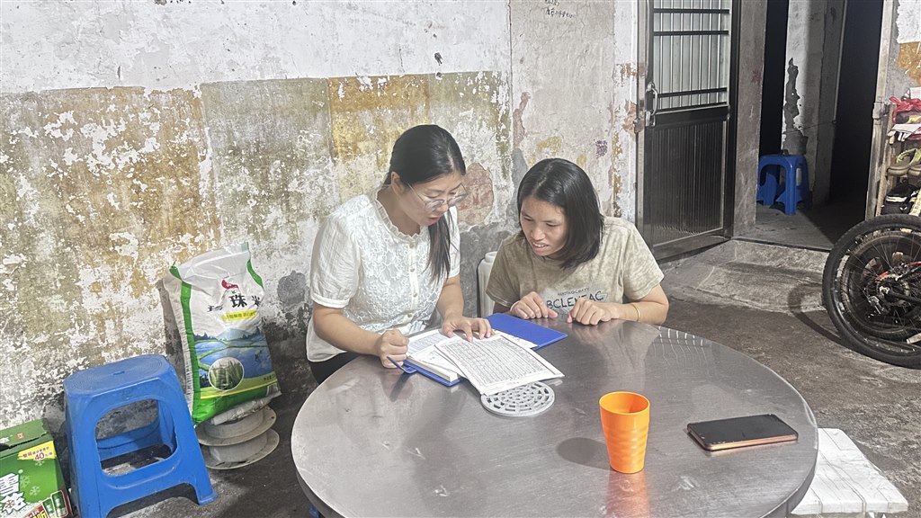 家访照片2.JPG 家访照片2.JPG