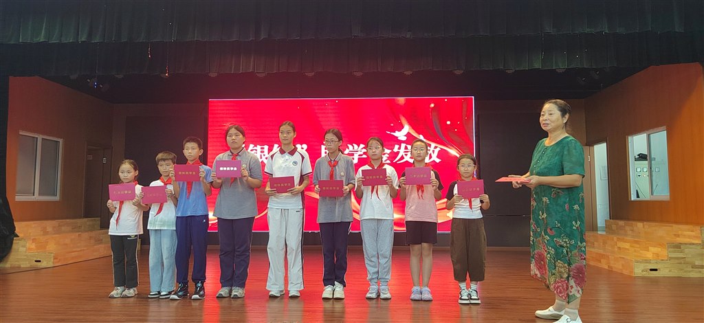 银铃奖发奖.jpg 银铃奖发奖.jpg