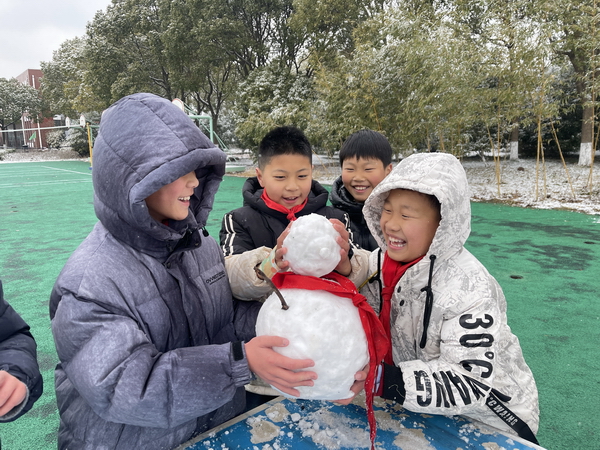 20260120潘家小学堆雪人3.jpg