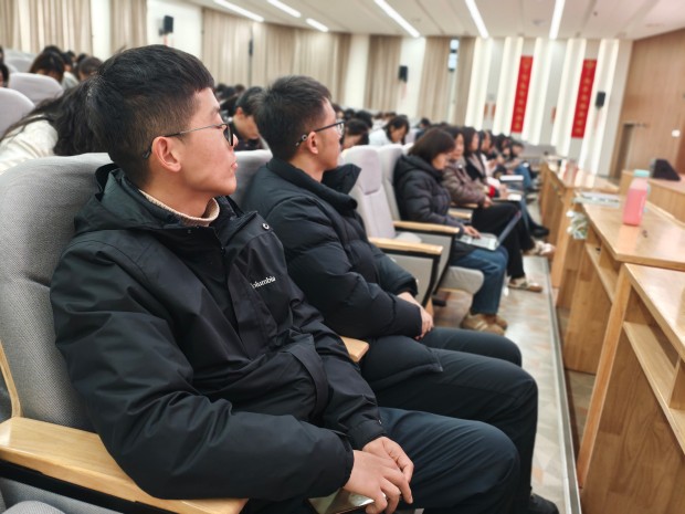 参加会议 (2).jpg