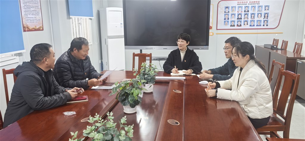 小组讨论 (2).jpg