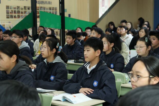 学生听课1.jpg