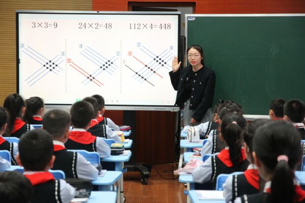 谈欢.jpg 谈欢.jpg