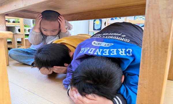 红东幼:“消防”零距离,“蓝”朋友护航——消防员叔叔走进幼儿园-新闻快递 - 常州市红梅东村幼儿园