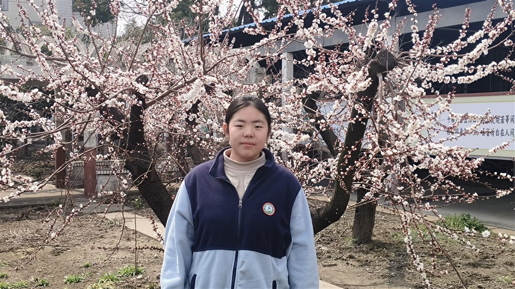 护旗手孟姝妍.jpg