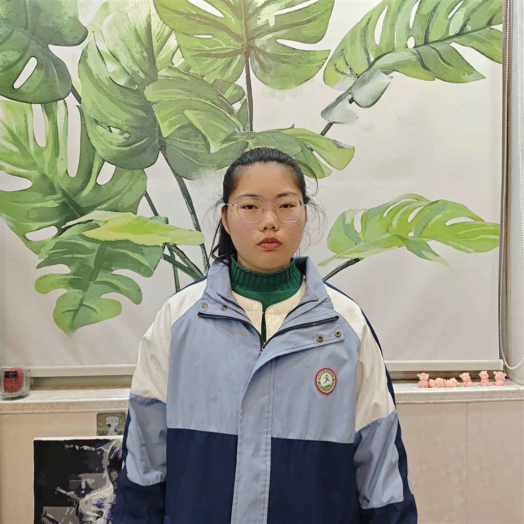 护旗手卞馨悦.jpg