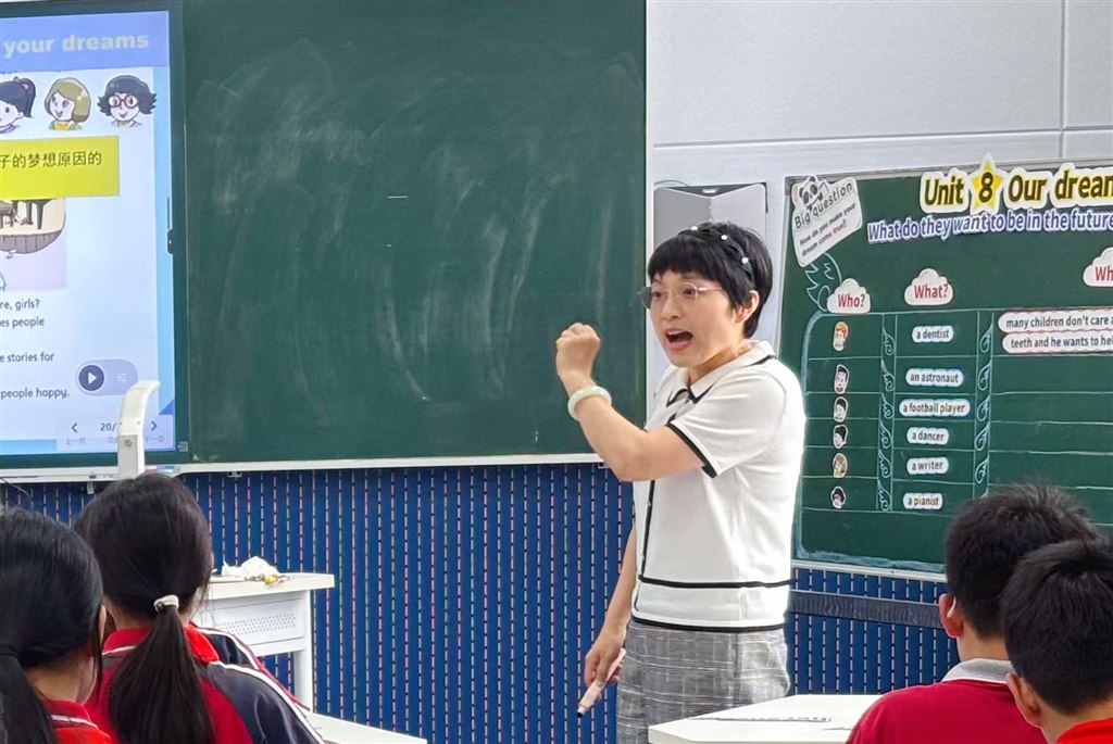 汤丽娜上课1.jpg