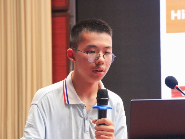 八5 颜逸杭.jpg