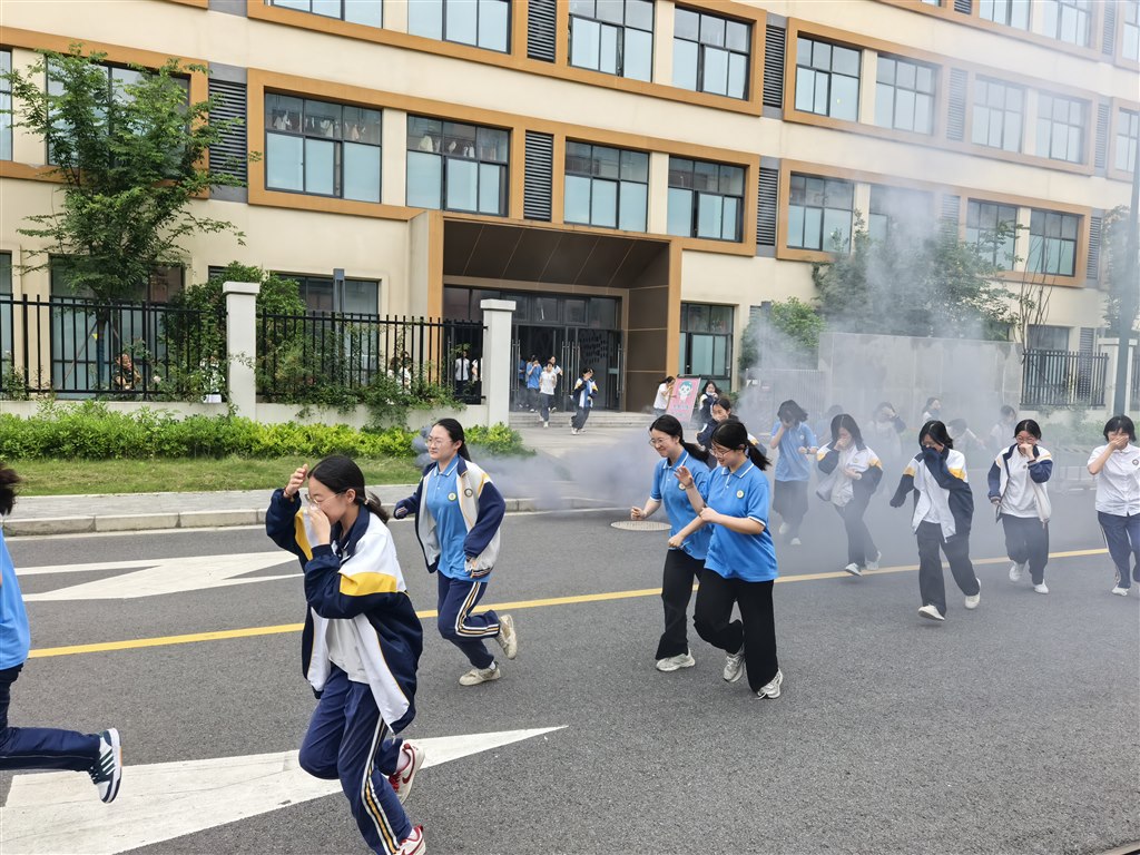 349f0c9610fc2c18af99fb1a166b15ae.jpg