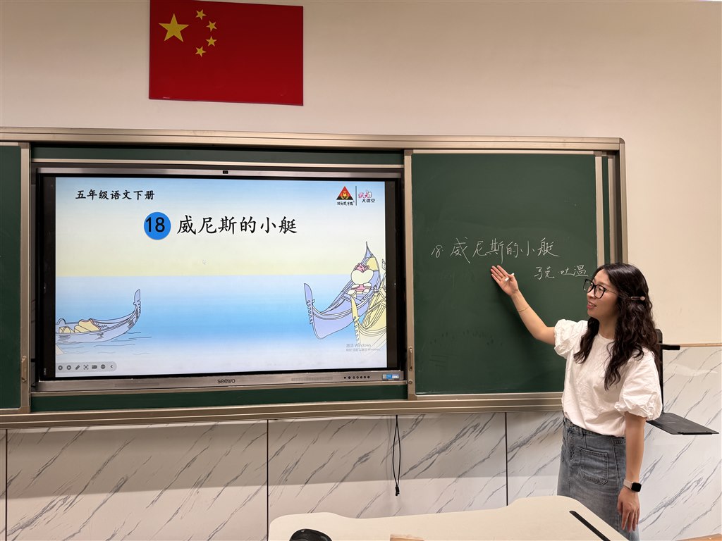 郁鸣《威尼斯的小艇》.jpg