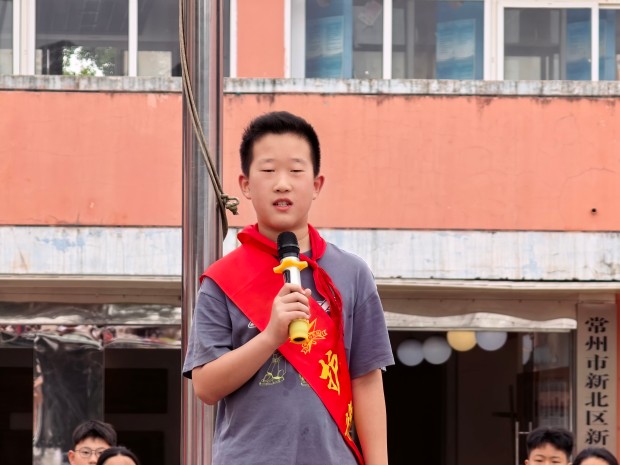护旗手邹洋.jpg