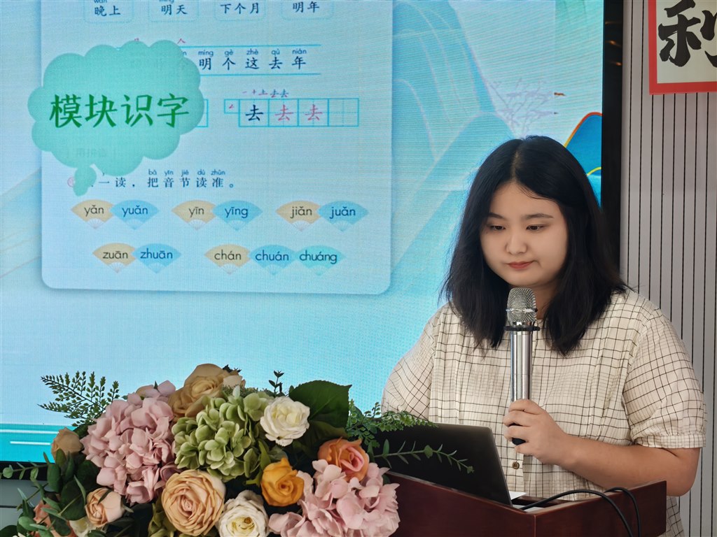 顾静霞.jpg