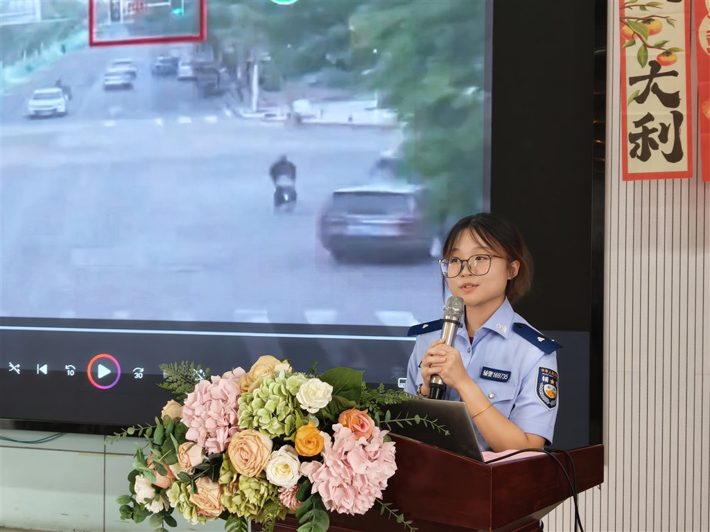 交警.jpg